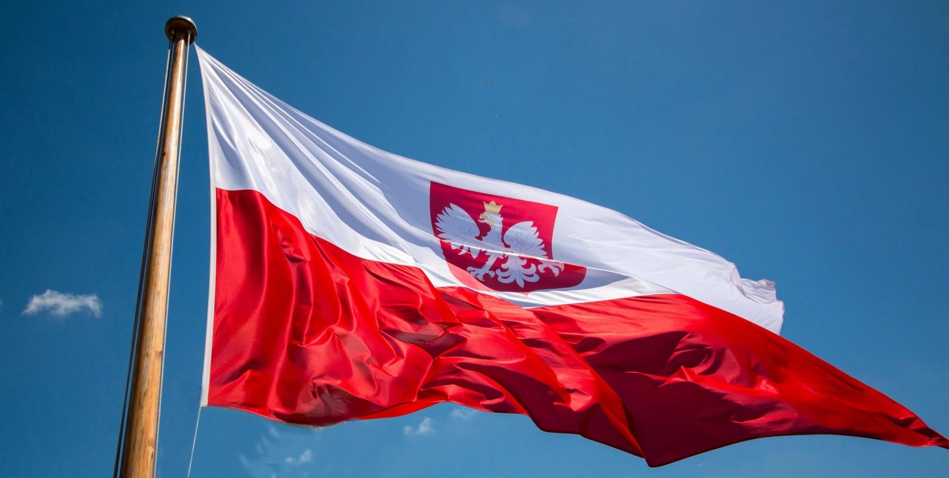 Embarcación de recreo navegando bajo bandera polaca